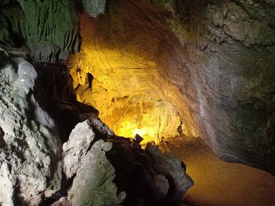 Hoa Cuong Cave